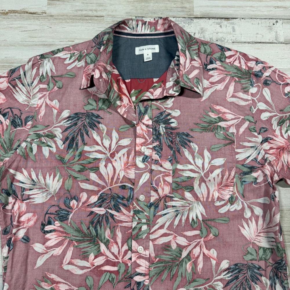 NWOT SUN + STONE Men's Short Sleeve Button Up Shirt Tropical Leaf Print Size M - Picture 2 of 8
